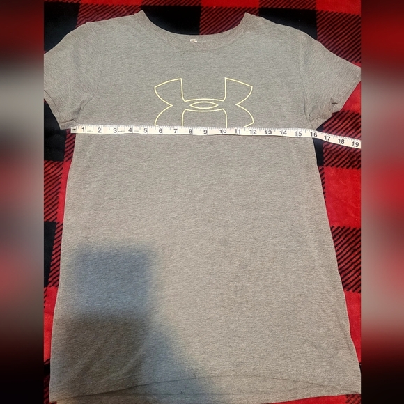 Under Armor  grey womens t-shirt. Size small - Picture 5 of 6